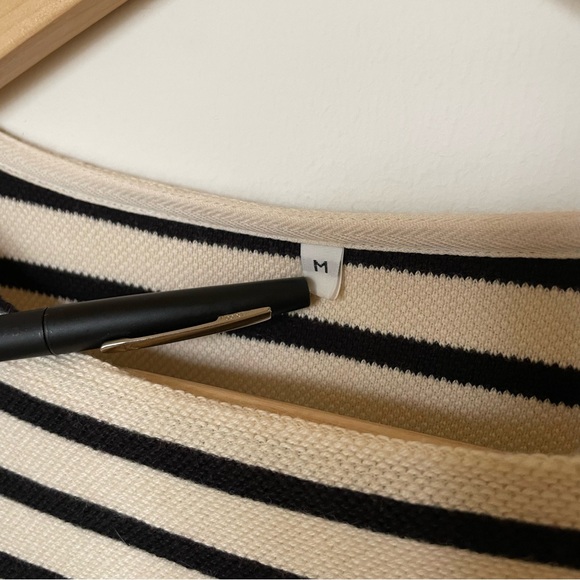 Muji top, runs small - Picture 5 of 7